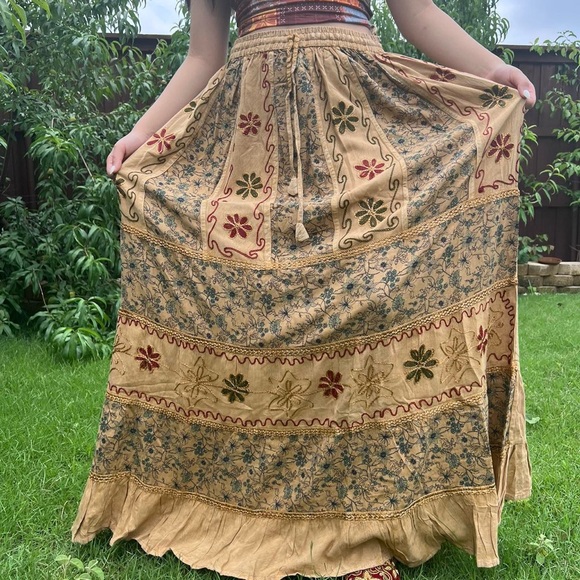 Vintage Vibe Hand Embroidery and Patchwork Floral Pattern Flowy Maxi Skirt - Picture 6 of 10